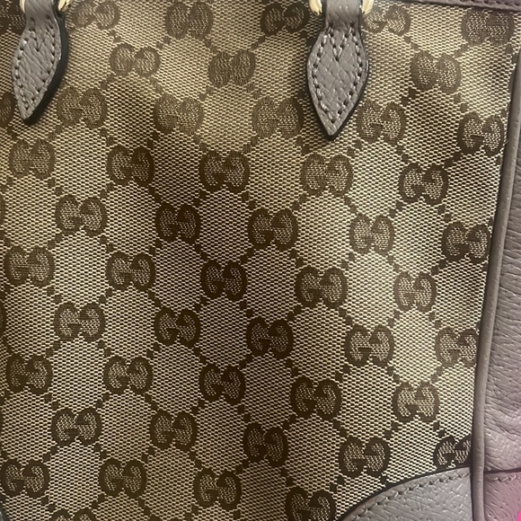 Authentic Gucci Crossbody Bag - Picture 2 of 7